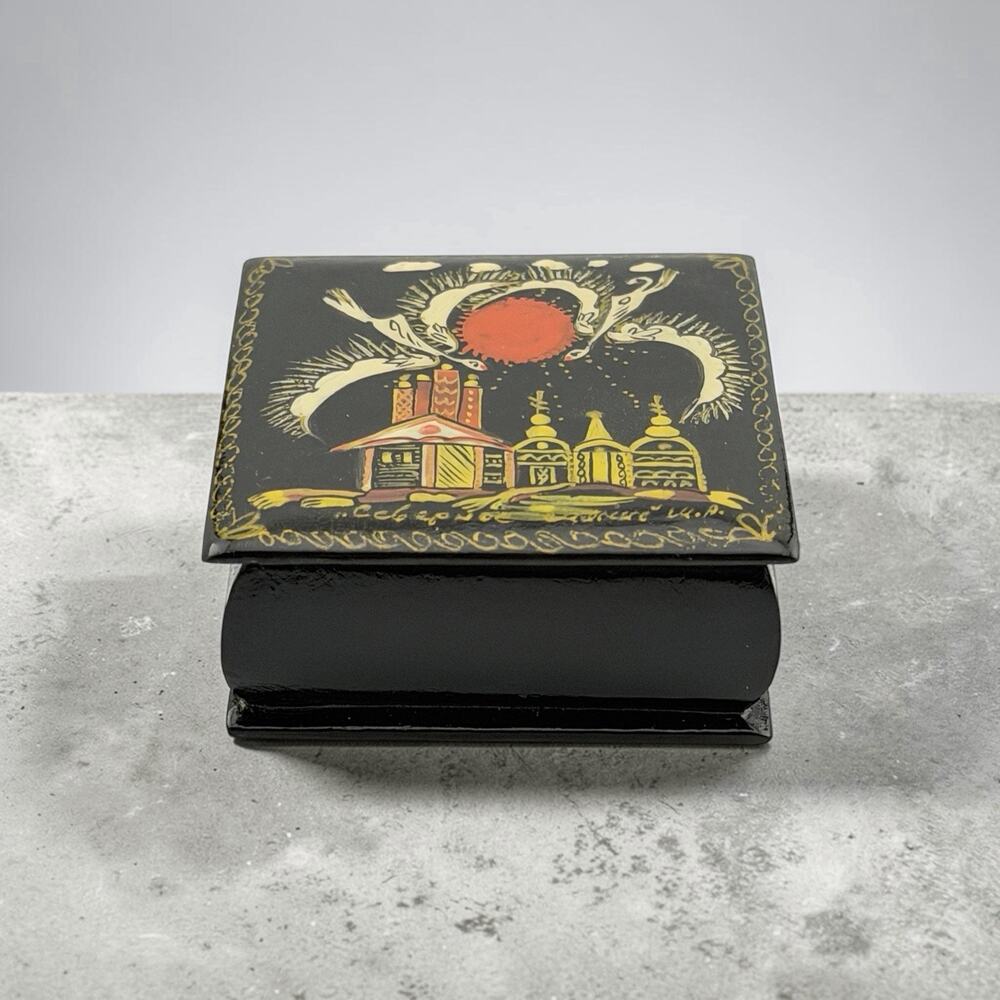 Russian Hand Painted Laquered Wood Box Hinged 2 inch Village Scene